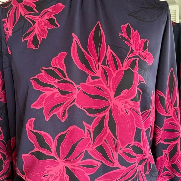 Miss Los Angeles flowy mock neck top XS - Picture 3 of 7